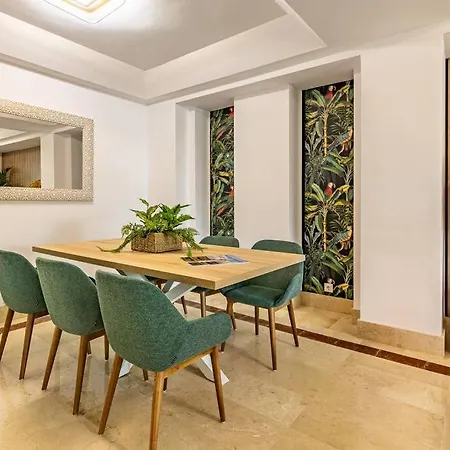Stunning Tropical Oasis 3br, Pool And Water Views Apartment