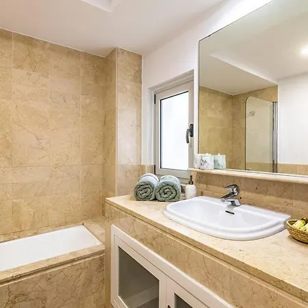 Stunning Tropical Oasis 3br, Pool And Water Views *