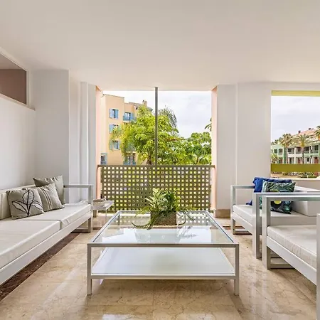 Apartment Stunning Tropical Oasis 3br, Pool And Water Views *
