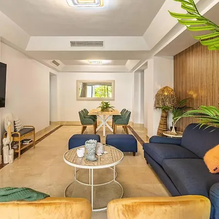 Stunning Tropical Oasis 3br, Pool And Water Views Apartment